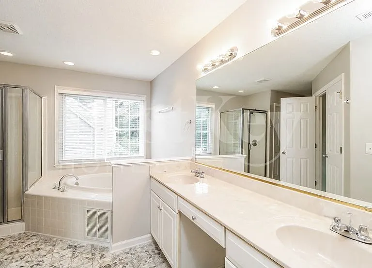 5386 Beechmont Dr — Photo 10