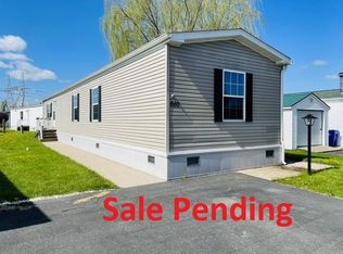 860 Birchwood Dr, Lockport, NY 14094