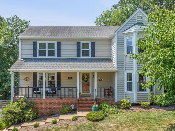 1113 Raintree Dr, Charlottesville, VA 22901