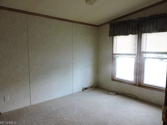 2nd image of 109 Maple Hill Ln