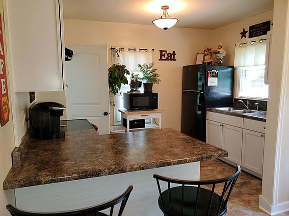 4th image of 409 N 4th St