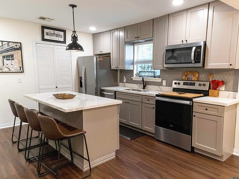 2553 N Rocheblave St — Photo 3
