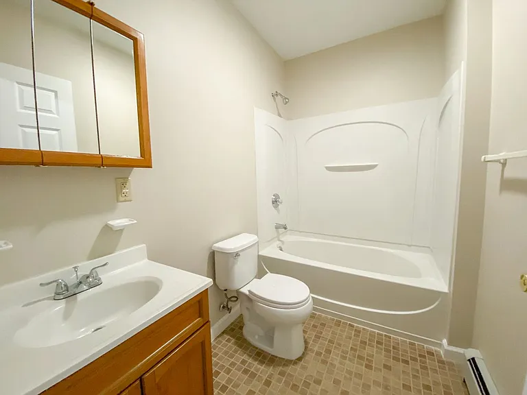 990 Wethersfield Ave — Photo 6