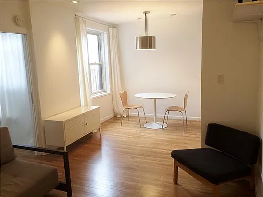 Rented by R New York | media 10