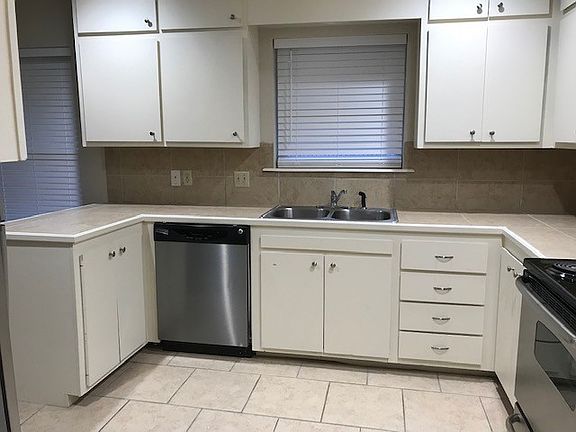 4th image of 200 Rock Hollow Dr #302