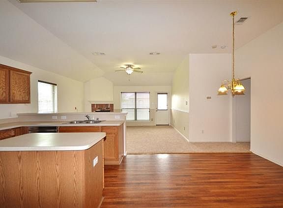 2nd image of 112 Southhampton Pl