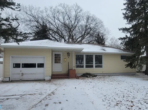 2305 9 1/2 St N, Fargo, ND 58102
