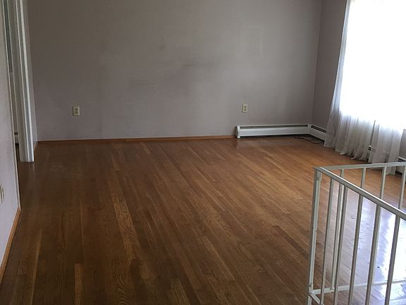 2nd image of 9932 Loudoun Ave
