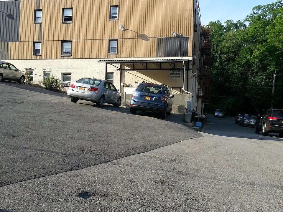2nd image of 11 Kathy Ln APT 2C