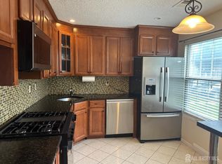 13 Albury Way, North Brunswick, NJ 08902