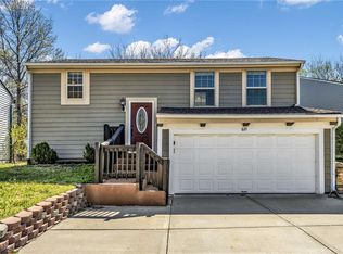 621 E Bristol Ln, Olathe, KS 66061