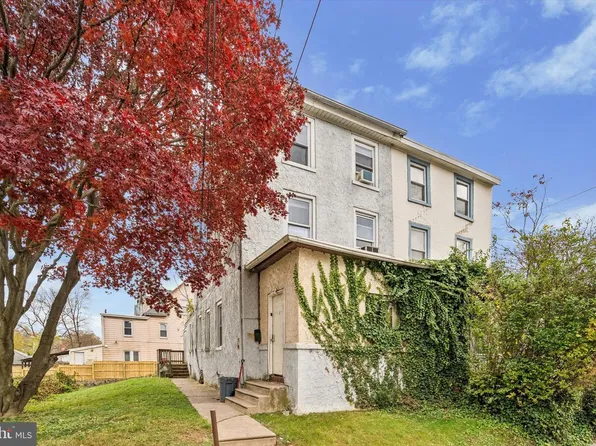 4 Creek Ave, Darby, PA 19023
