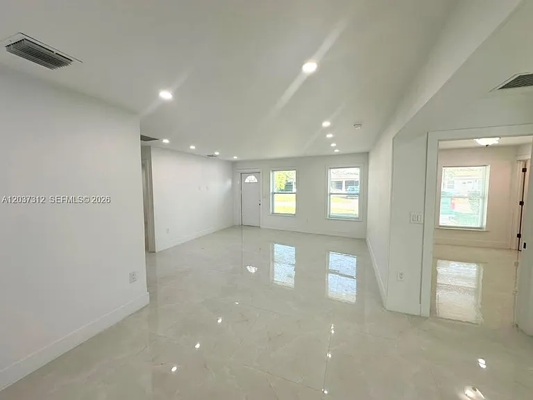1473 NE 30th Ct — Photo 5