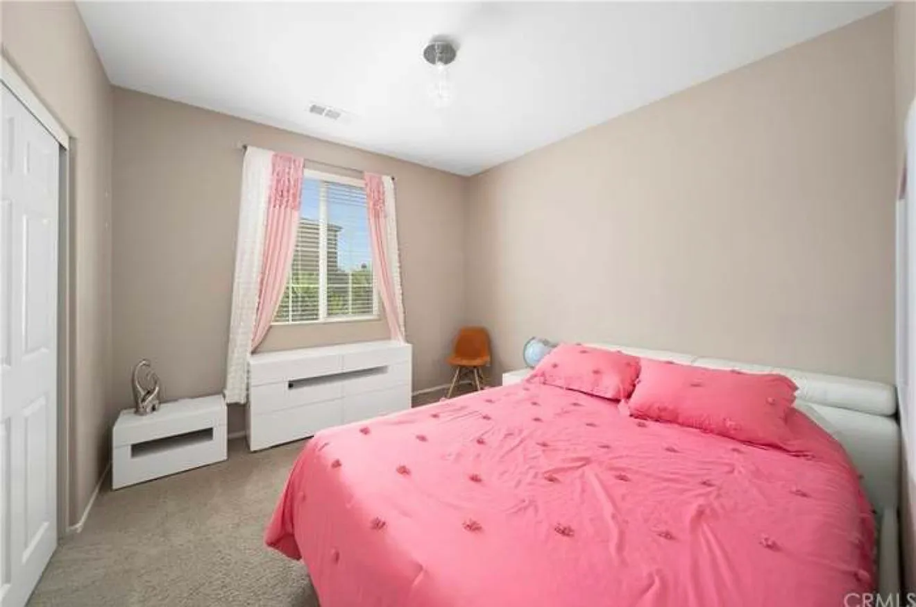 3 bed, 1997 sqft, $3,500 — Photo 2