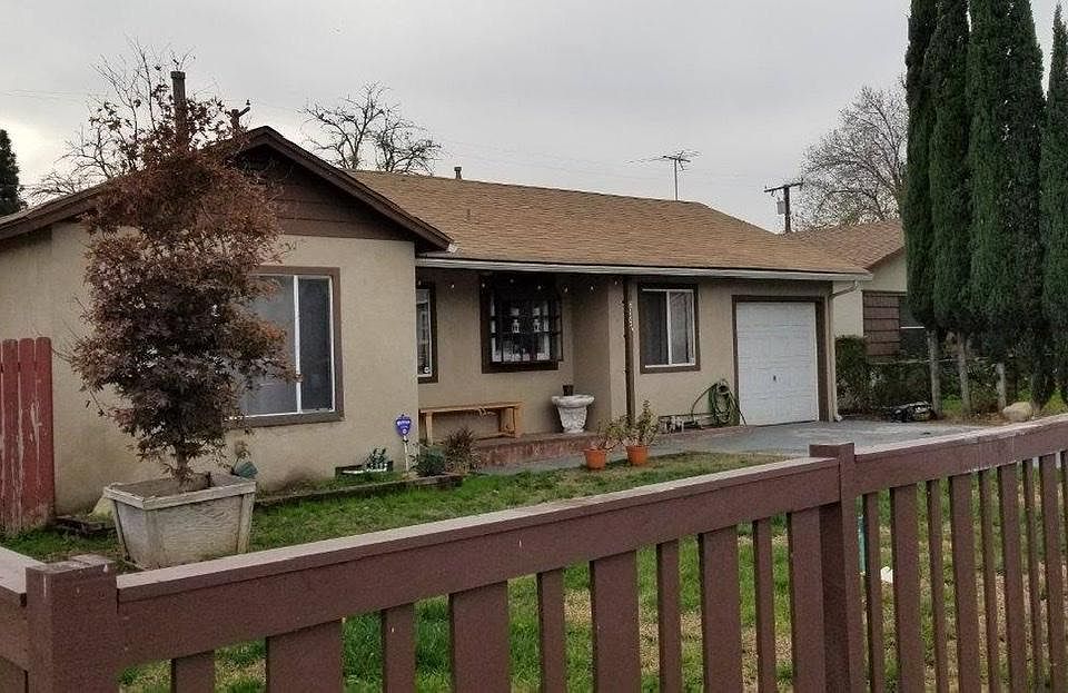Gated front yard single car garage and driveway for two cars