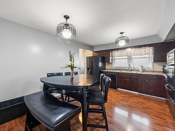 5th image of 5902 W Maple Ave