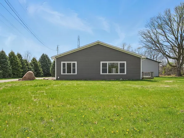 5420 NW 55th Ave, Johnston, IA 50131