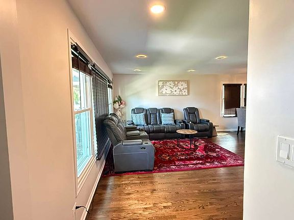 3rd image of 3524 N Natoma Ave