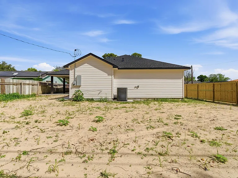 7040 Kinney St — Photo 45
