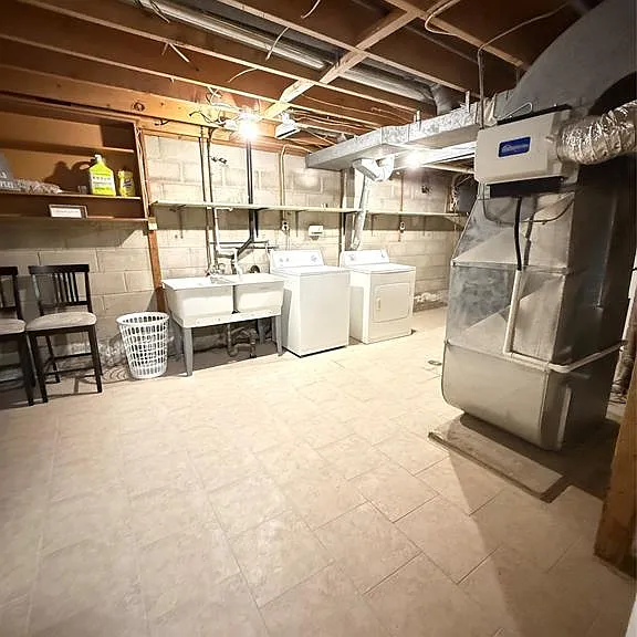 2449 Alexandra Ave — Photo 17