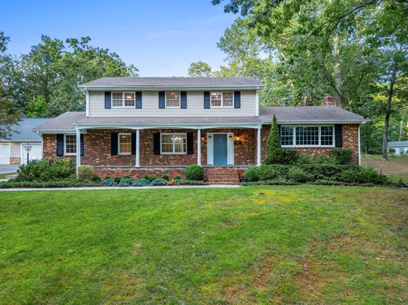 1971 W Ruritan Rd, Roanoke, VA 24012