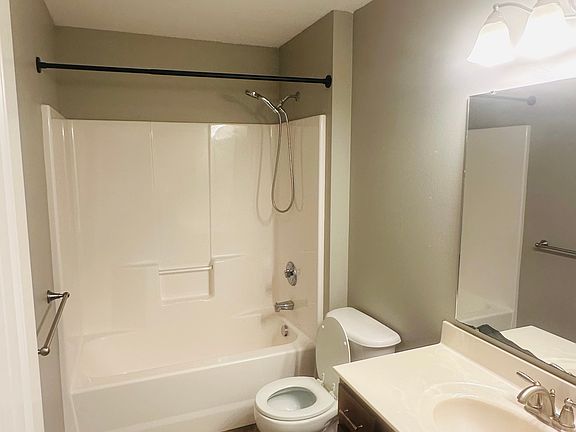 5th image of 285 Brookstone Dr