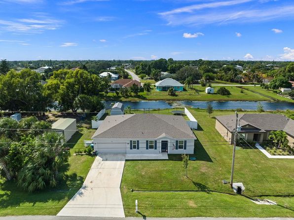 1744 SE North Blackwell Dr