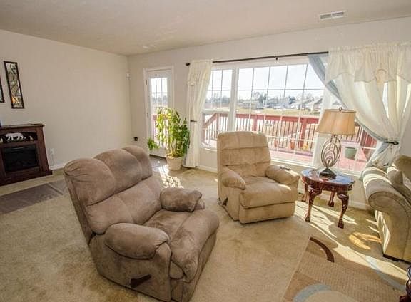 3rd image of 415 Champery Dr