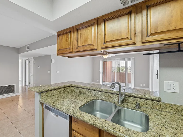 540 N May St #3122 — Photo 5
