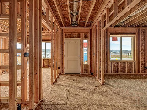 5th image of 215 Packer St