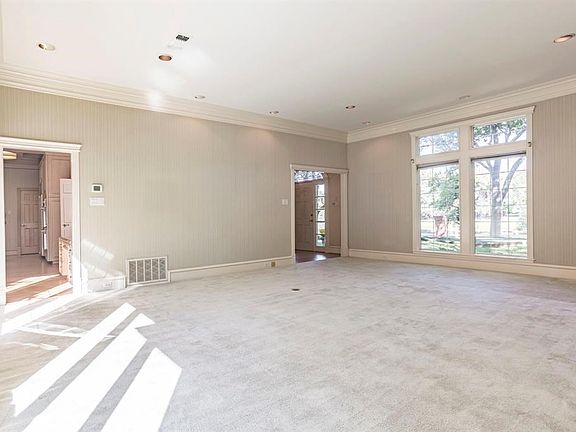 3rd image of 12 Hemingsford Ct
