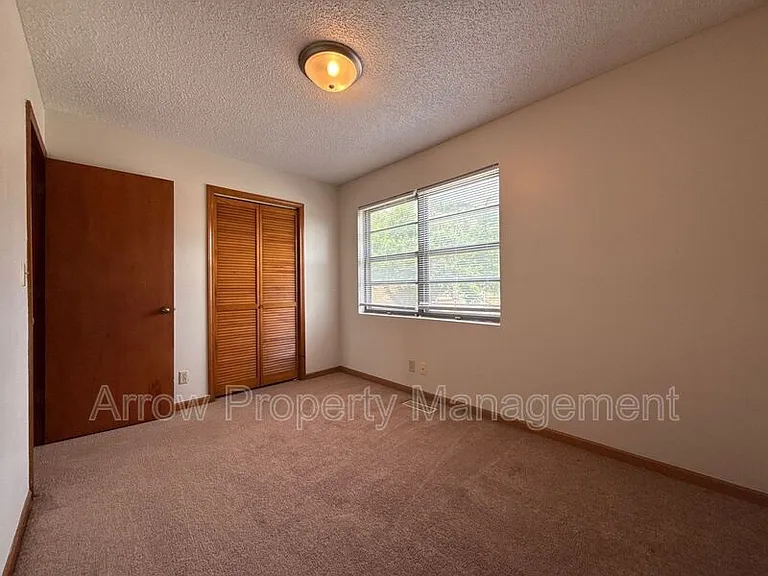 1248 S Jackson St — Photo 15
