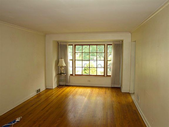 2nd image of 10046 S Washtenaw Ave