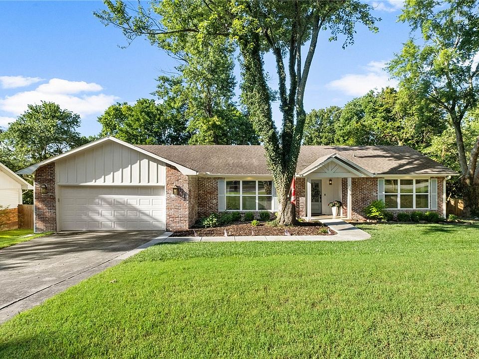 1st image of 1319 E Sunny Hill Dr