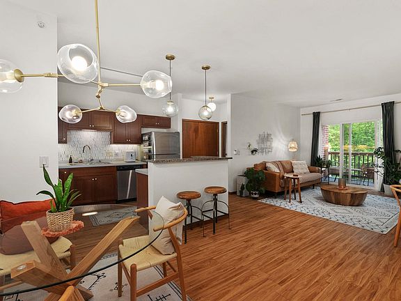 2nd image of 5194 Sassafras Dr #211