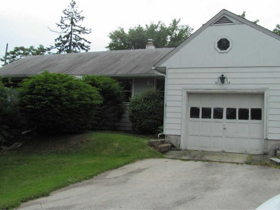 2nd image of 461 Irwins Ln