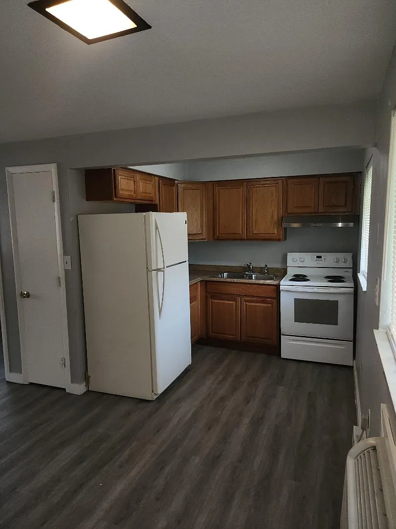 2929 Hoover Ave - 7 — Photo 1