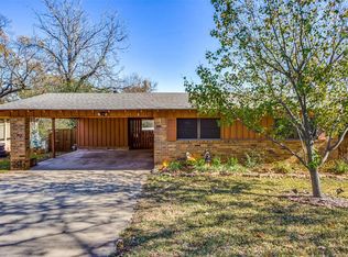 2104 S Bluebonnet Ave, Denison, TX 75020
