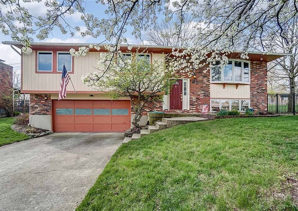 1st image of 220 Orchard Hill Dr