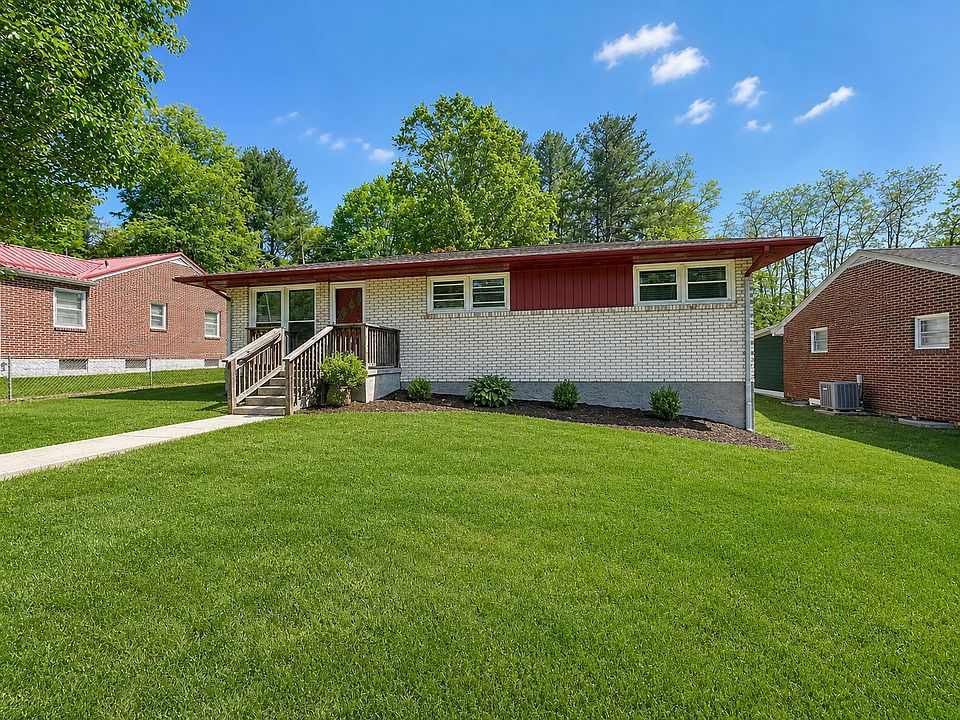 1st image of 224 Roundhill Dr