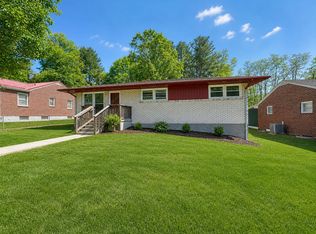 224 Roundhill Dr, Christiansburg, VA 24073