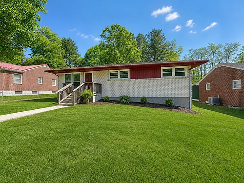 224 Roundhill Dr Photo 1