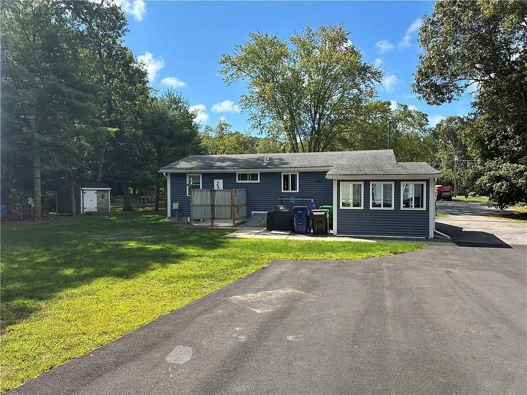 3 bed, 2.0 bath, 912 sqft, $2,200 — Photo 2