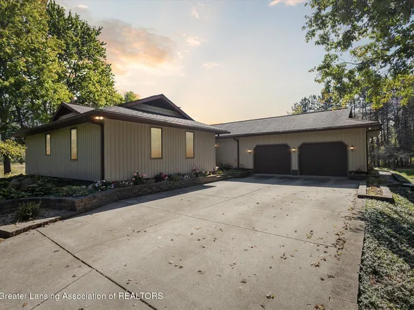 15615 Upton Rd, East Lansing, MI 48823