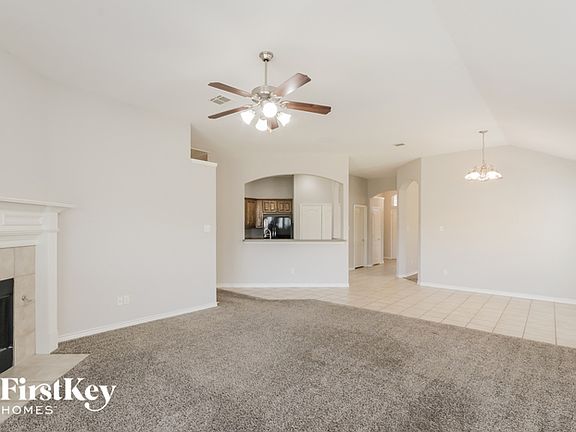 3rd image of 1305 Crest Glen Dr