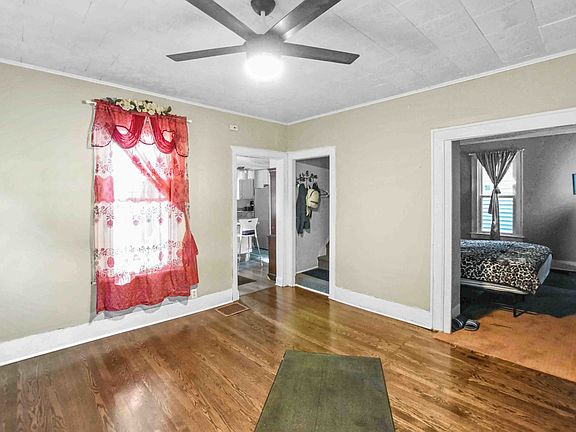 3rd image of 15604 Loomis Ave