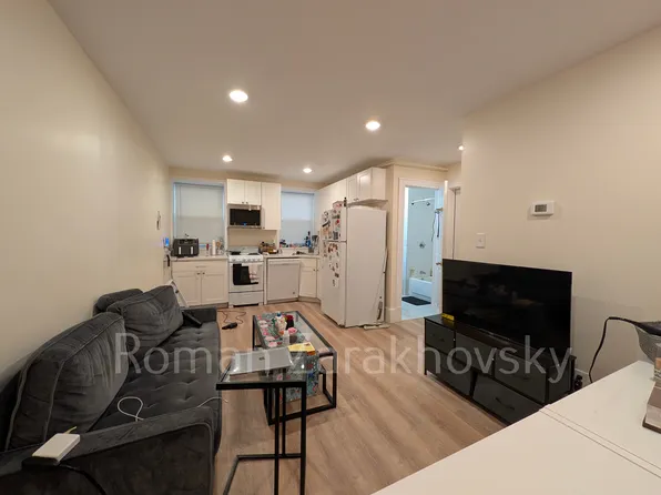 389 Harvard St #2L, Brookline, MA 02446
