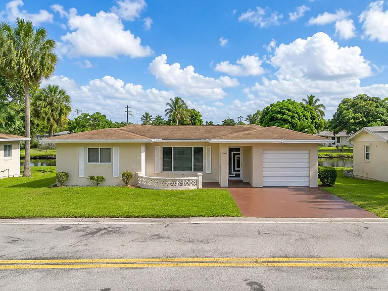 7180 NW 10th Ct — Photo 2