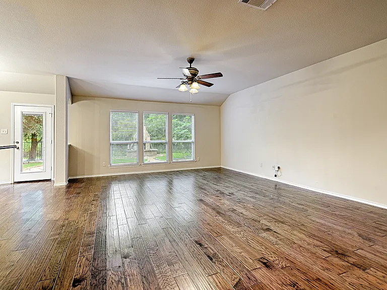 2805 Leslie Ln — Photo 13