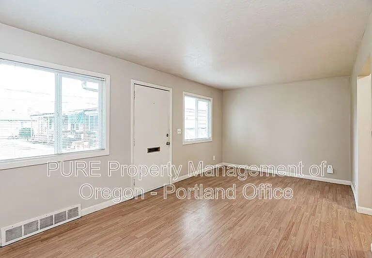 7016 N Amherst St — Photo 16